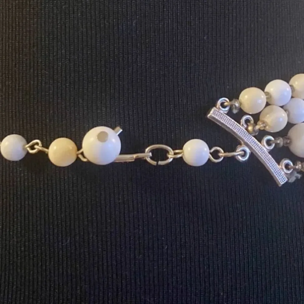 Vintage Elegant White and Gold Beaded Necklace